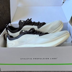 APL Men’s Streamline in Pristine/Chocolate/White. NWT in box, never worn